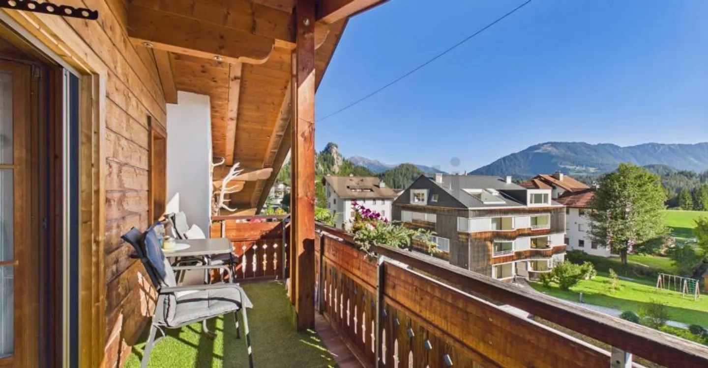Süd-Balkon mit herrlicher Bergsicht: Gemütliches Dachgeschoss, Parkplatz inklusive, nah am Crestasee. Zweitwohnsitz möglich - Photo 9 sur 10
