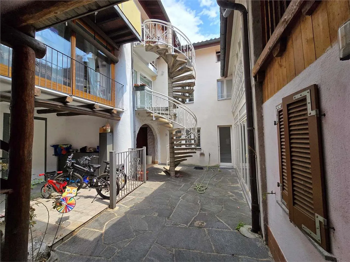 Charmantes Hofhaus in Stabio - Foto 2 von 13