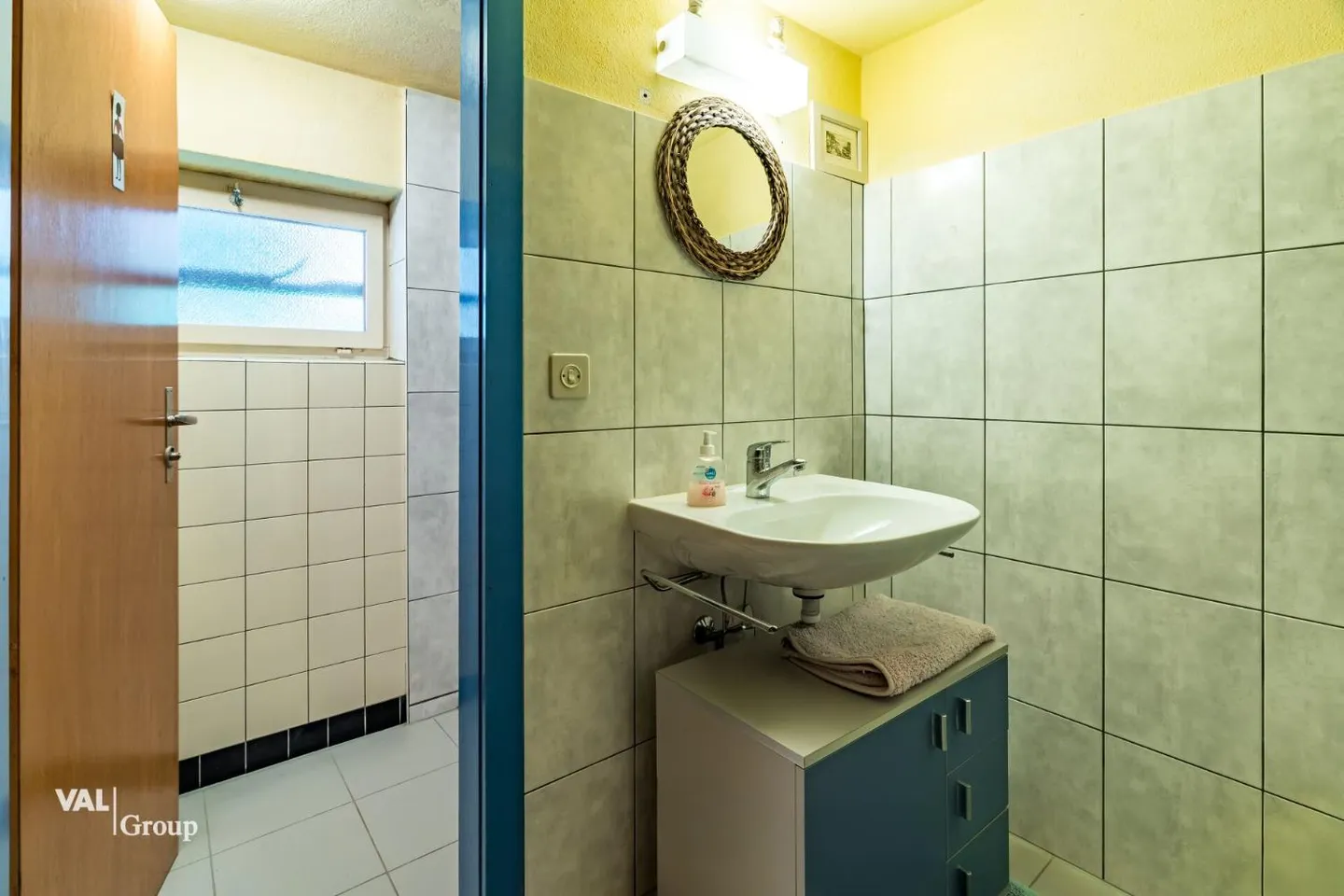 A Unique Ensemble with Potential - Living, Renting, Designing - Photo 8 of 13