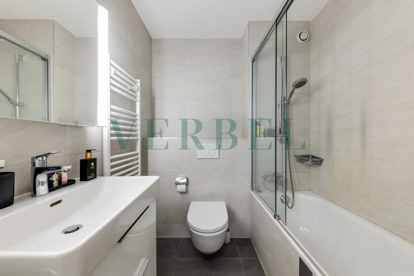 Bellissimo appartamento ristrutturato di 3,5 locali con magnifica vista sul lago - Foto 6 di 11