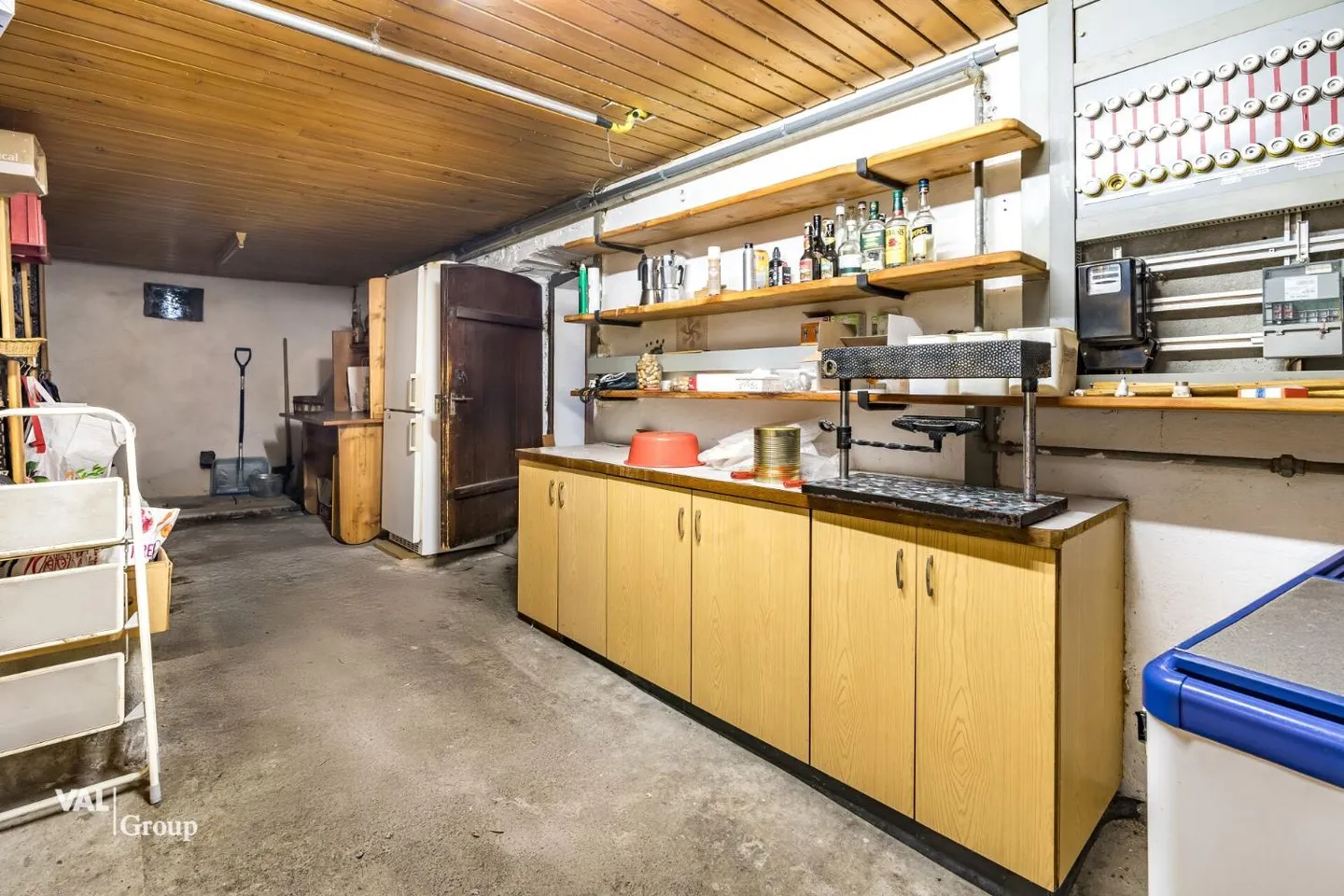 A Unique Ensemble with Potential - Living, Renting, Designing - Photo 11 of 13