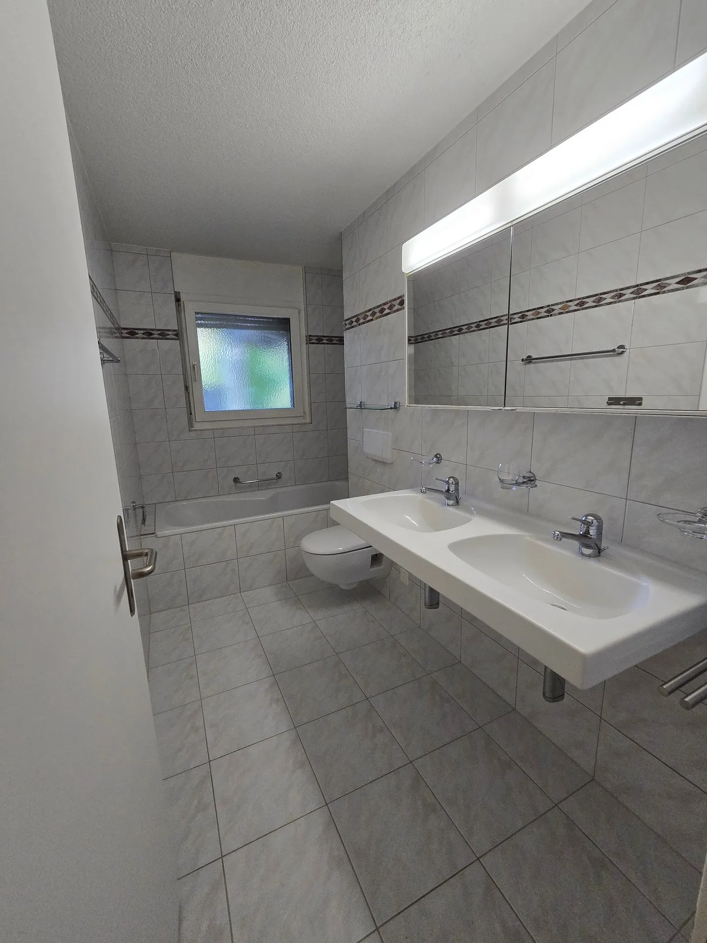 Moderne 3.5-Zimmer-Wohnung mit grosszügigen Gartensitzplatz - Foto 7 von 10