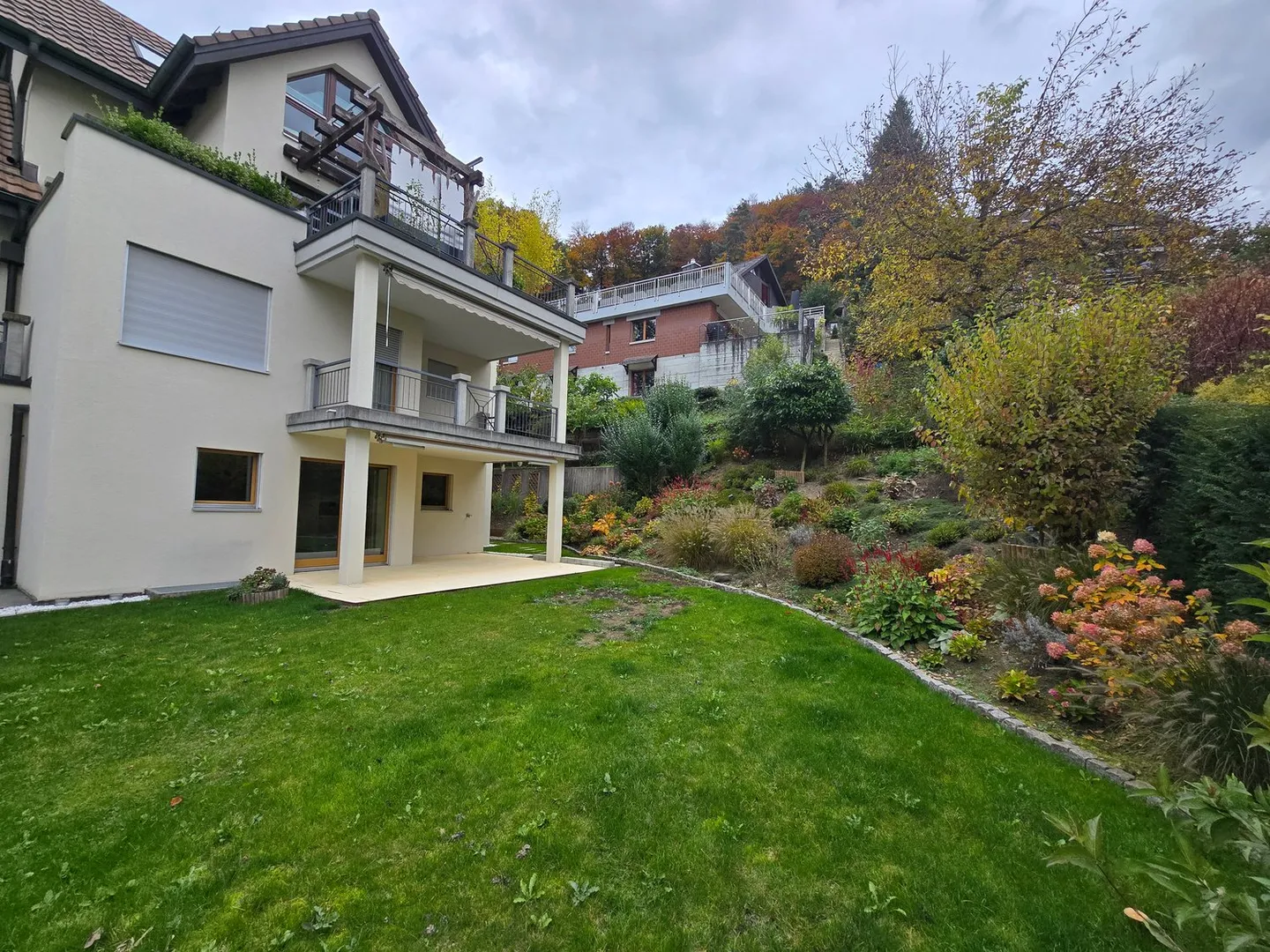 Moderne 3.5-Zimmer-Wohnung mit grosszügigen Gartensitzplatz - Foto 8 von 10