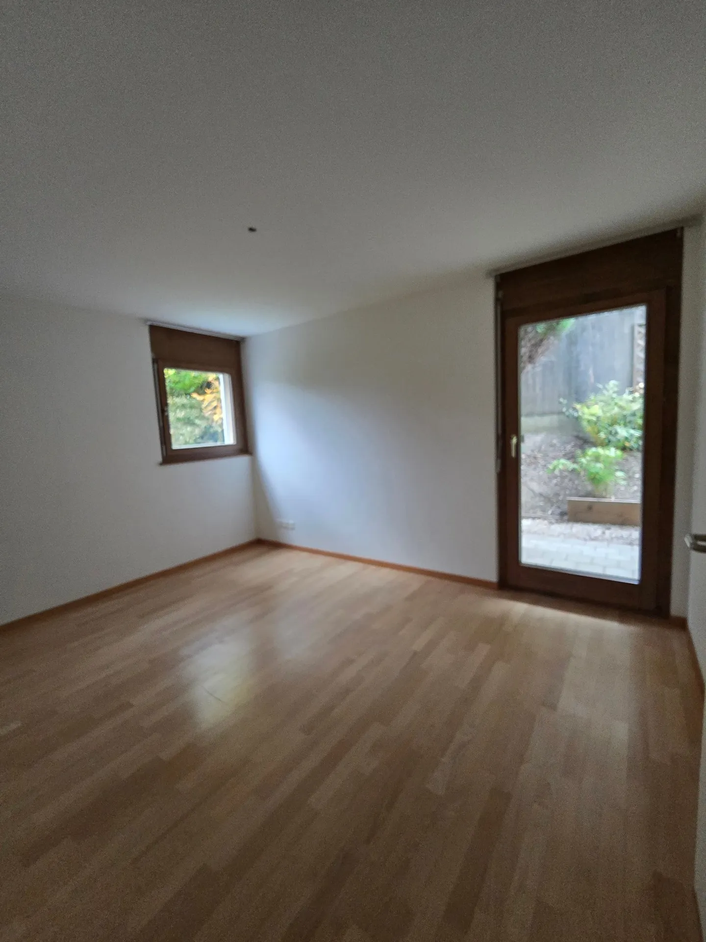 Moderne 3.5-Zimmer-Wohnung mit grosszügigen Gartensitzplatz - Foto 4 von 10