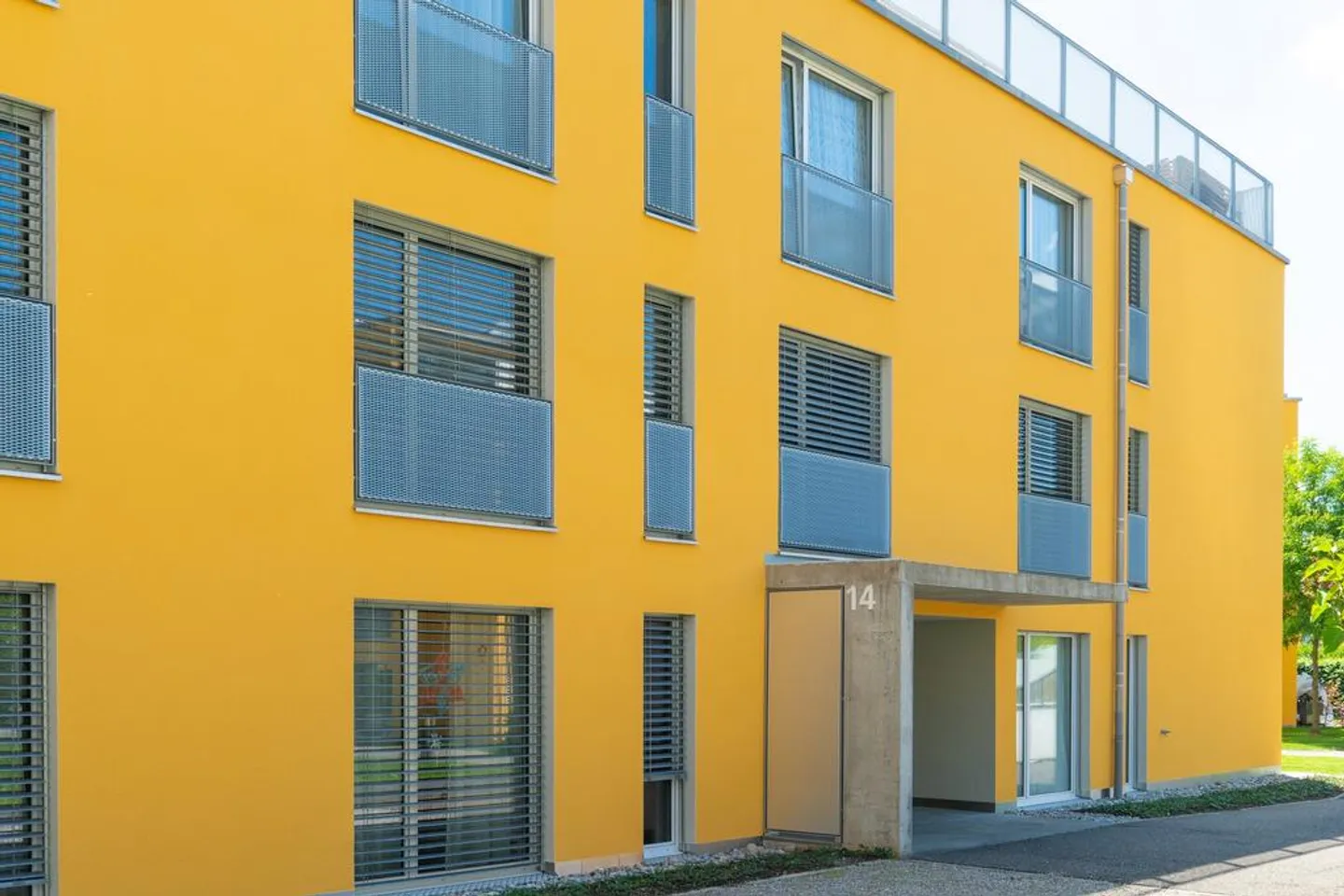 Moderne Wohnung mit Sitzplatz - Foto 2 von 12