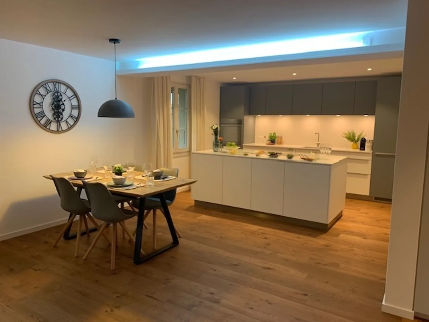 Attractive Multi-Family Home - Photo 3 of 14