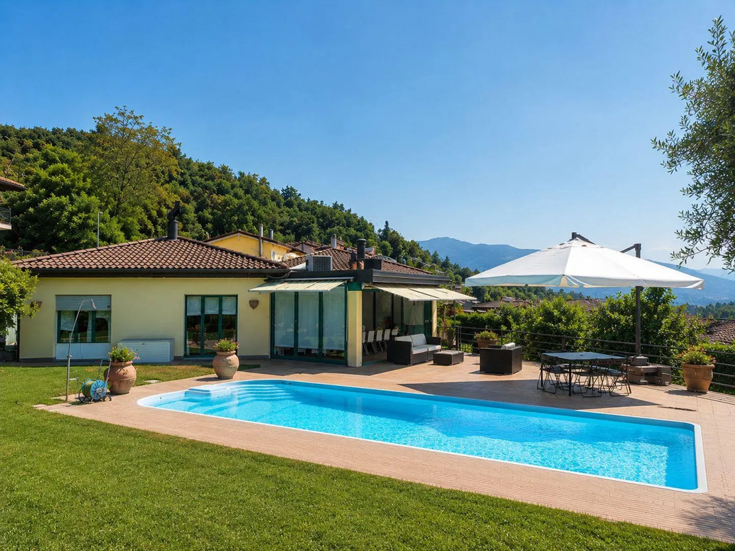 Magnifique villa avec piscine entourée de verdure | Belle Vil... - Photo 1 sur 22
