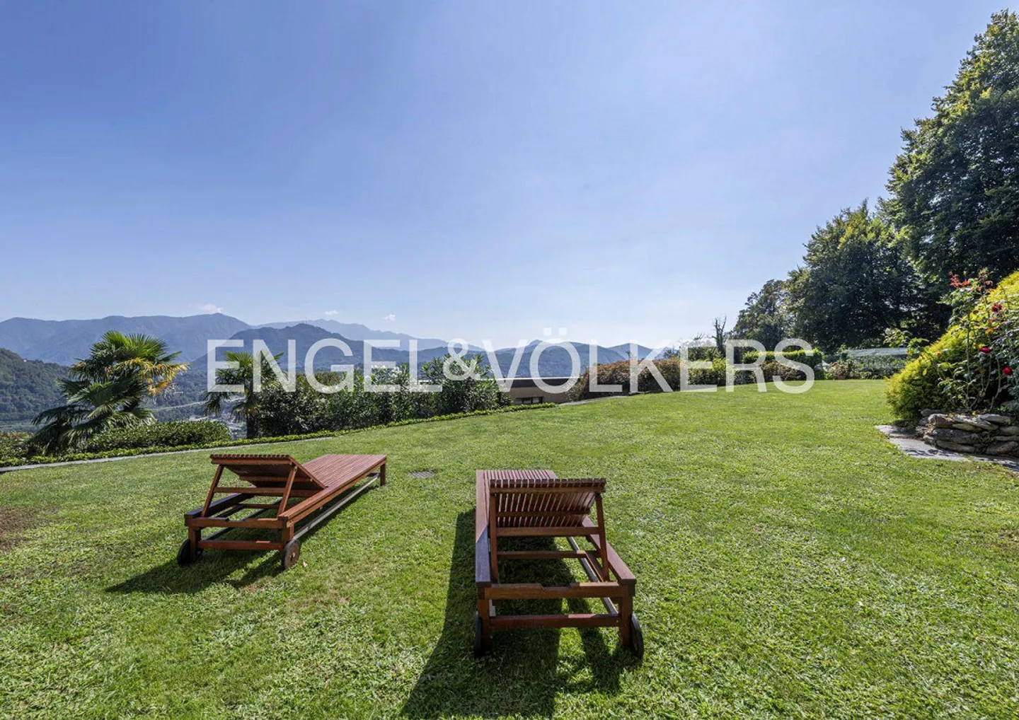 Einladende Villa mit großem Garten und Seeblick - Foto 13 von 13