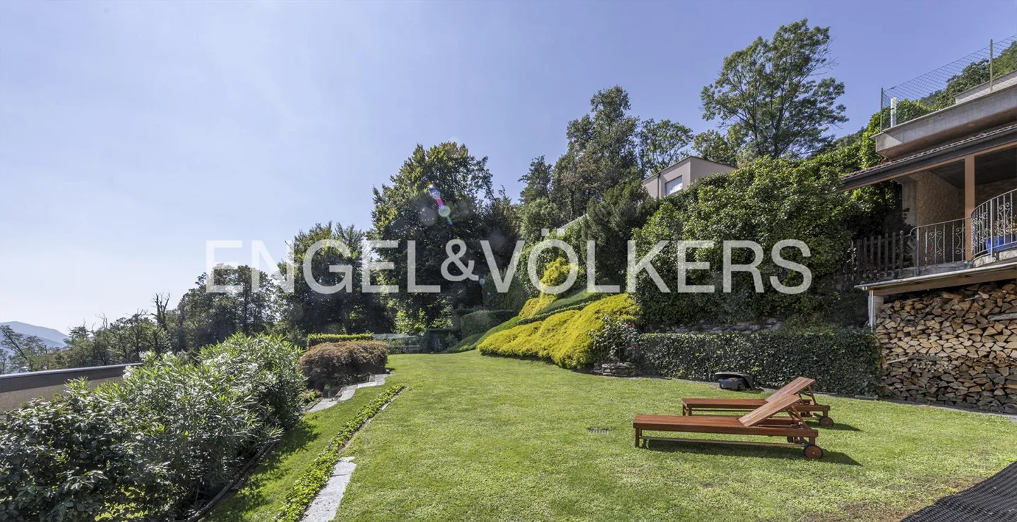 Einladende Villa mit großem Garten und Seeblick - Foto 12 von 13