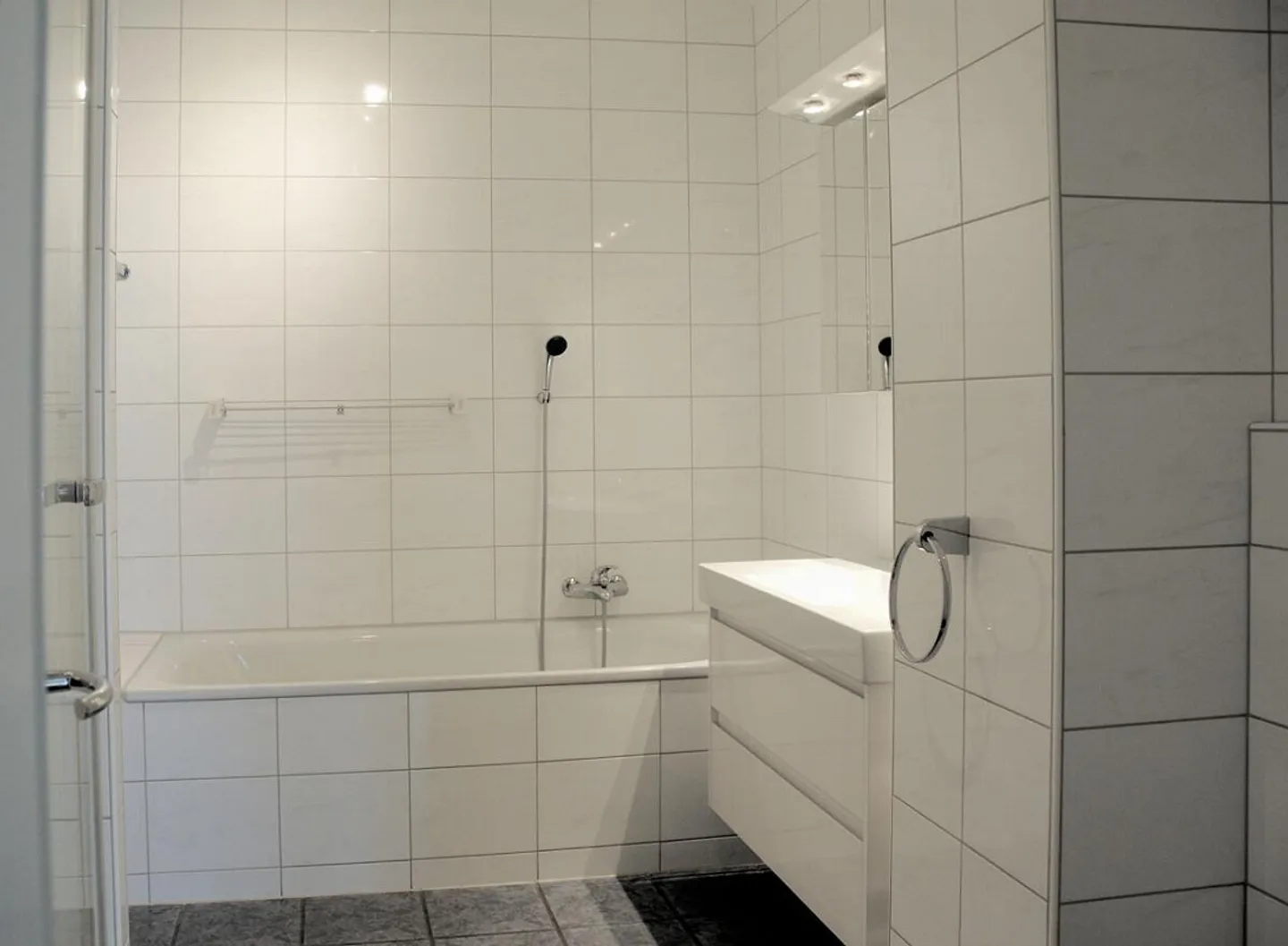 Votre nouveau chez-vous : appartement rénové de 4,5 pièces avec balcon ! - Photo 8 sur 10
