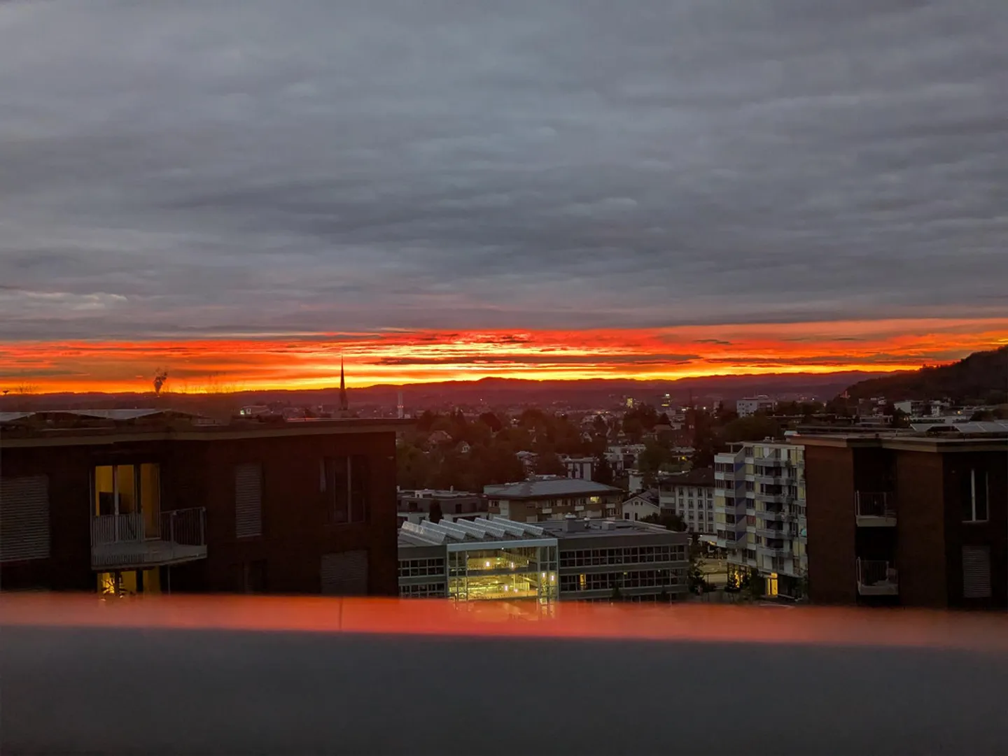 Appartement en attique 5½ pièces à échanger - Vie familiale conviviale - Photo 1 sur 2