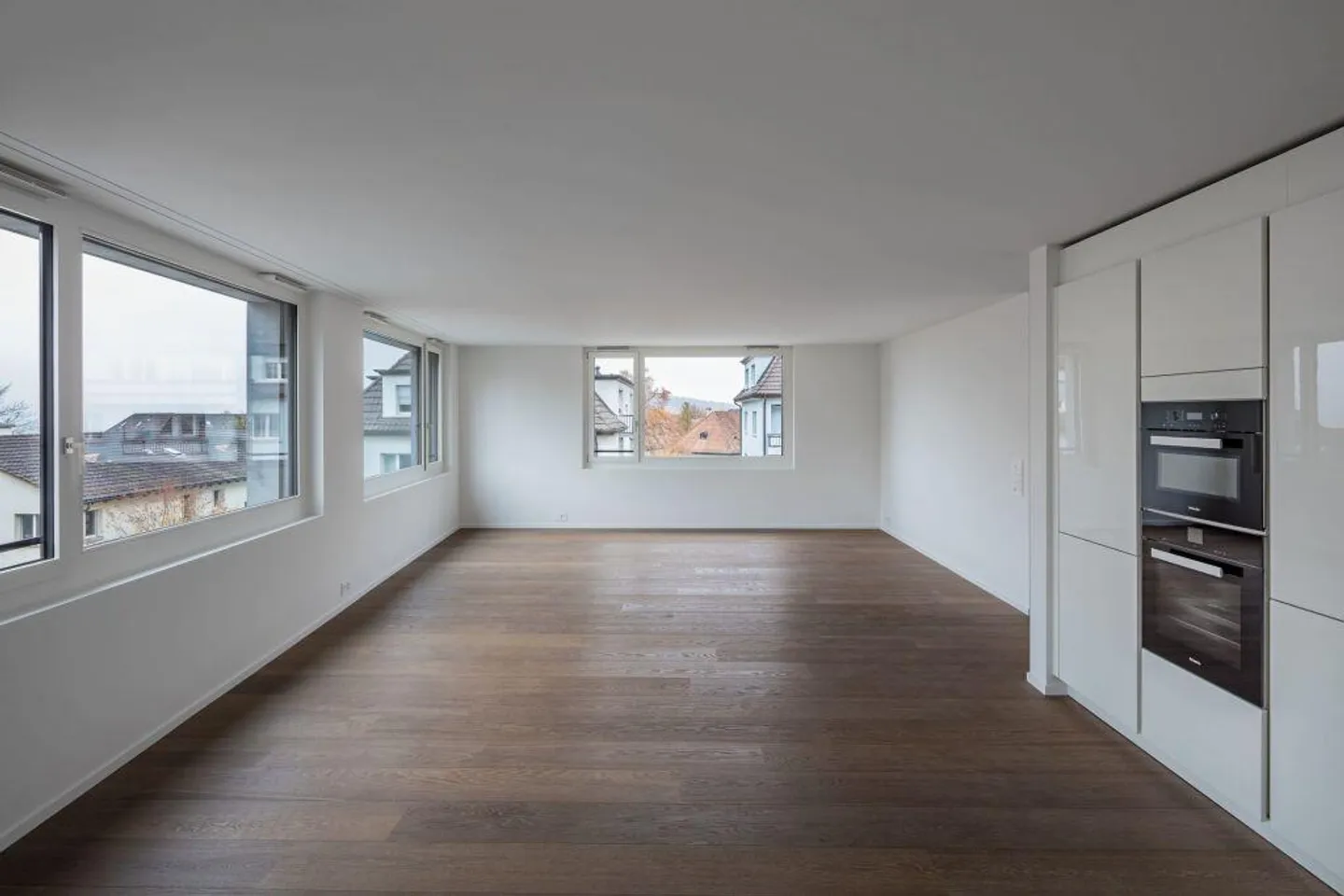 Appartement de luxe - Appartement de 4,5 pièces dans un emplacement privilégié disponible immédiatement - Photo 3 sur 8