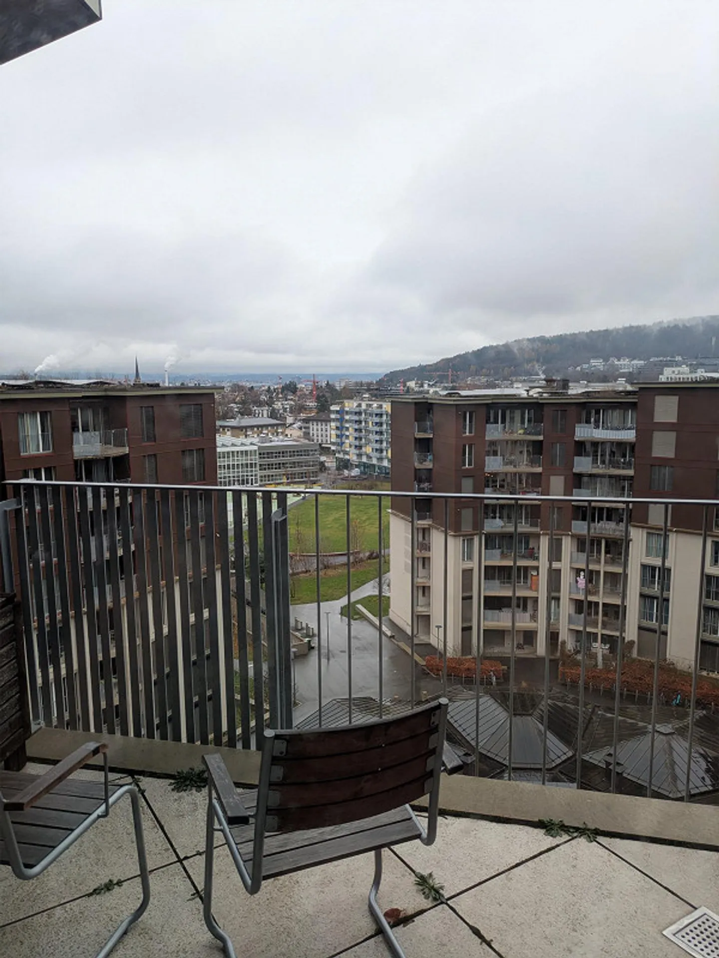 Appartement en attique 5½ pièces à échanger - Vie familiale conviviale - Photo 2 sur 2