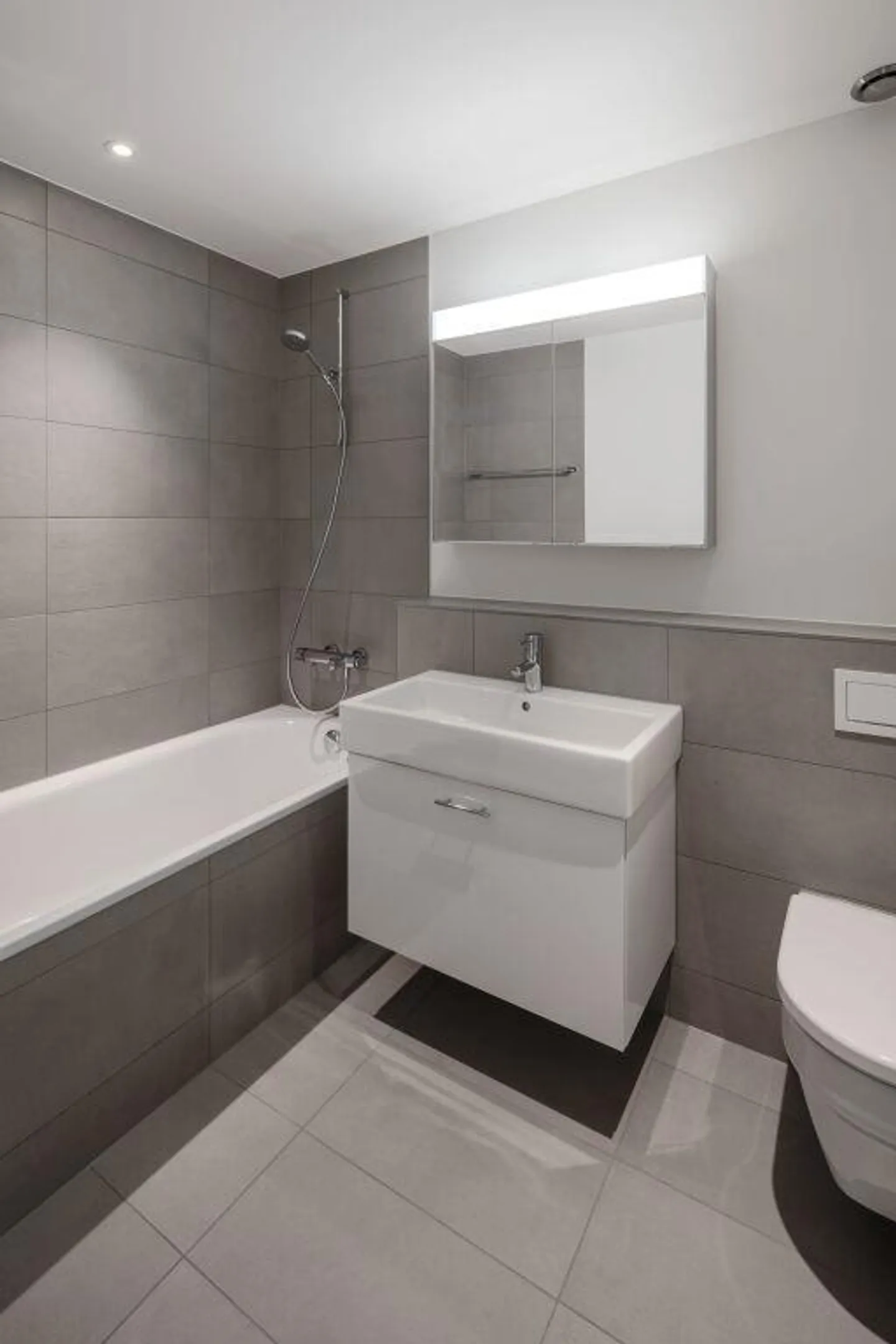 Appartement de luxe - Appartement de 4,5 pièces dans un emplacement privilégié disponible immédiatement - Photo 4 sur 8