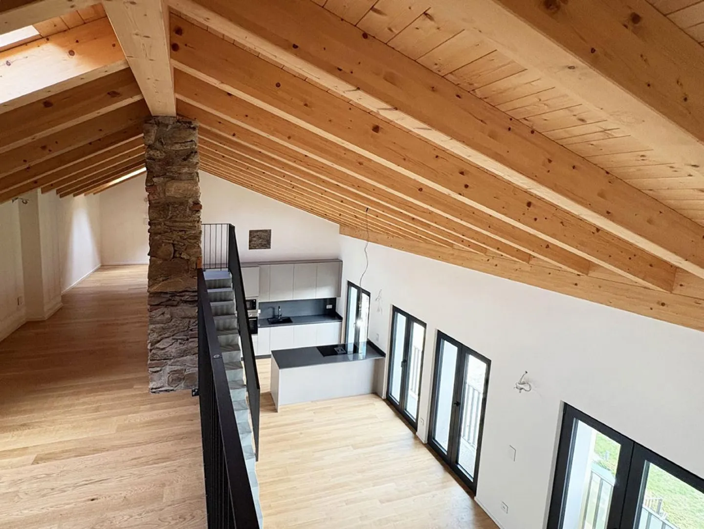 Bellissimo Attico di 3.5 loc Ristrutturato con Mezzanino - Residenza Primaria - Schöne renovierte 2-s.Zimmer-Dachgeschosswohnung mit Mezzazin - Foto 10 di 19