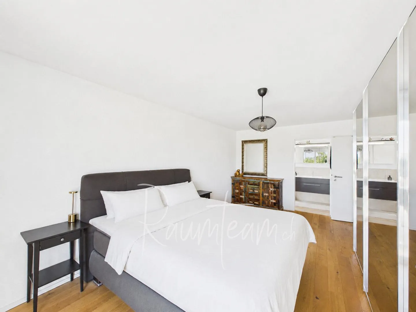 Bright apartment with a view of greenery - Photo 4 of 15