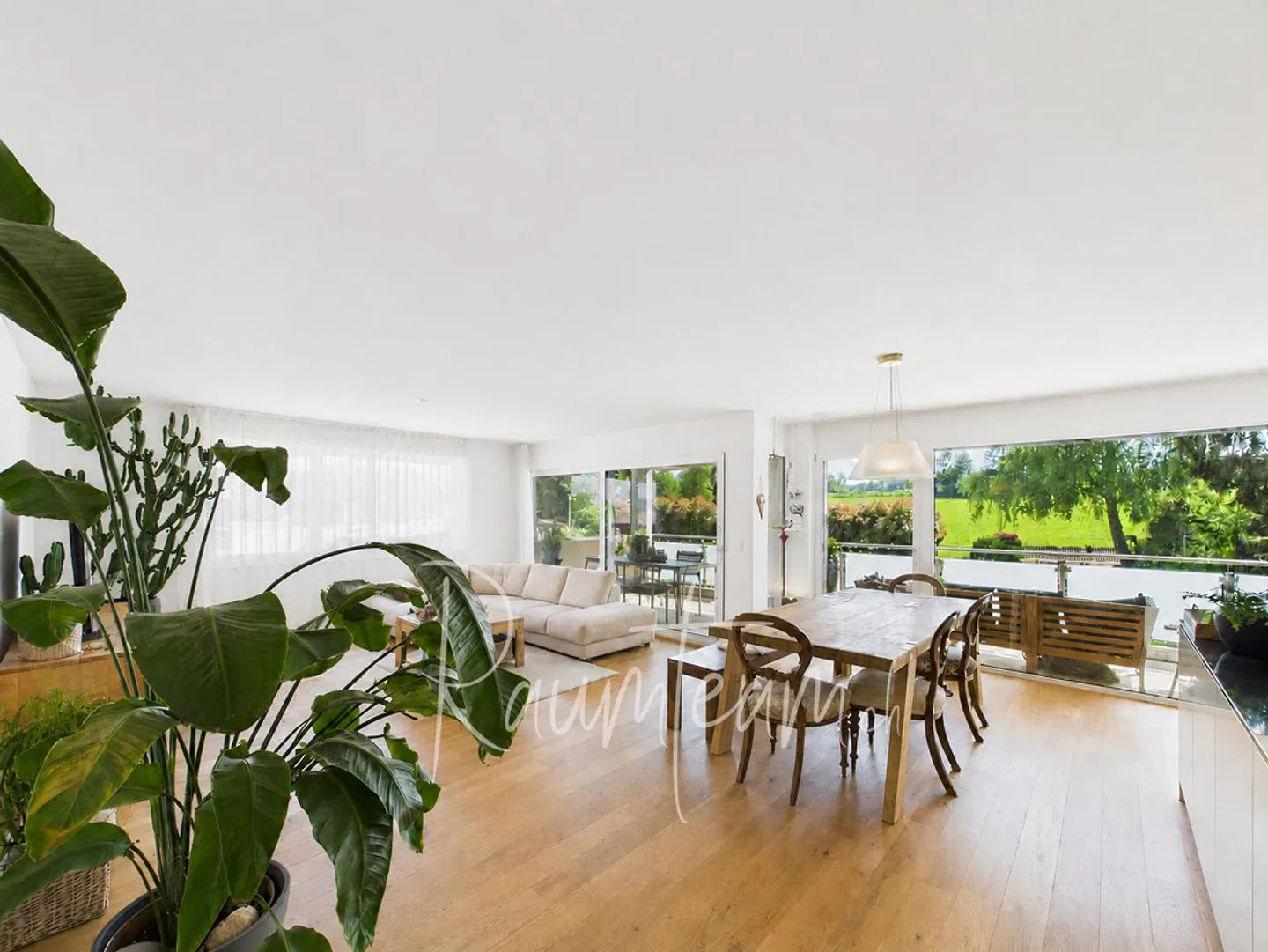 Bright apartment with a view of greenery - Photo 6 of 15