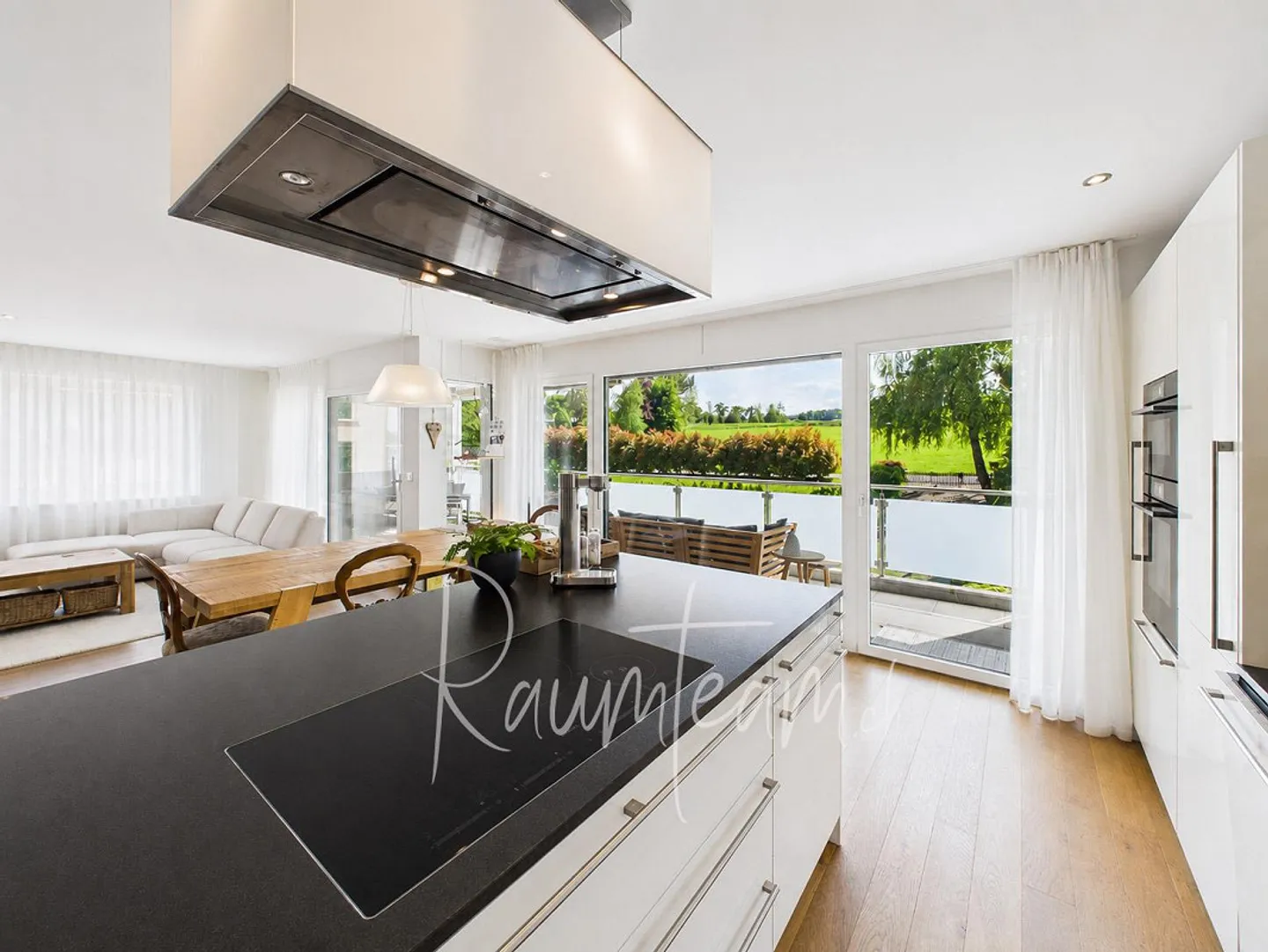 Bright apartment with a view of greenery - Photo 8 of 15