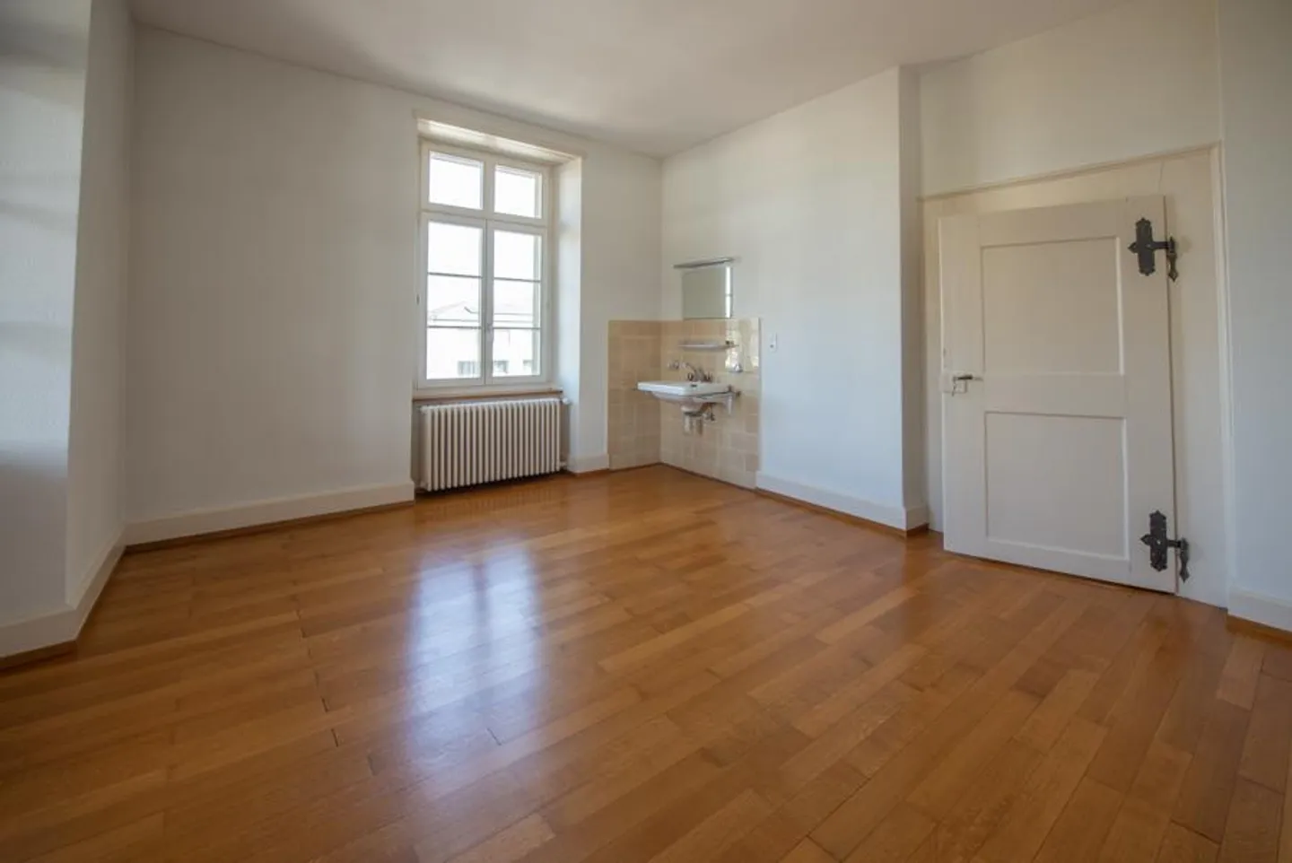 Room in beautiful old building in the middle of Schöftland - Photo 1 of 5