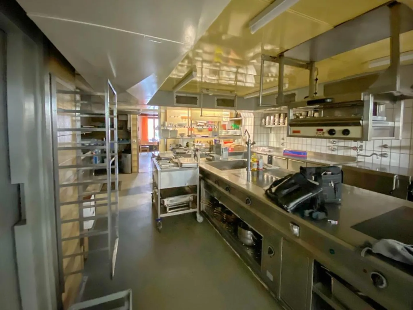 Gastro Kitchen / Production Kitchen for Catering in Grosshöchstetten - Photo 6 of 11