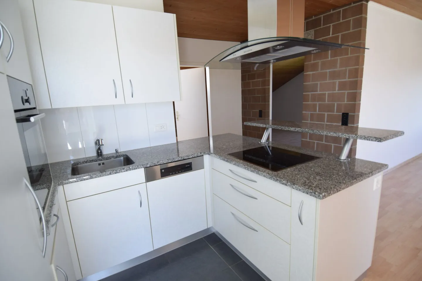 Appartement sous les combles de 3,5 pièces à Alchenflüh - Photo 2 sur 7