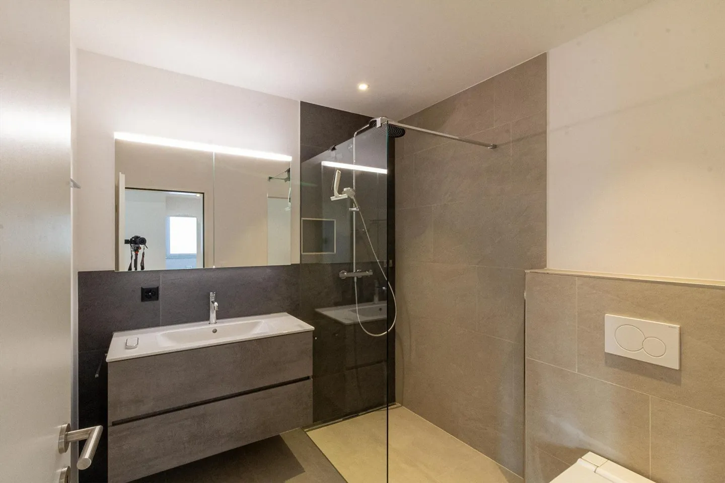 Appartamento moderno e luminoso di 3½ locali in una posizione tranquilla - Foto 5 di 13