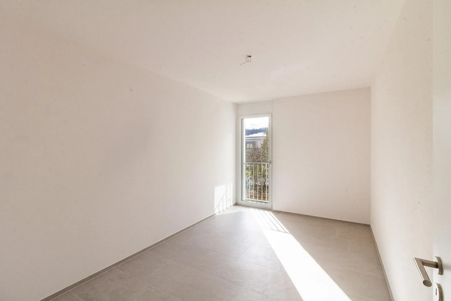 Appartamento moderno e luminoso di 3½ locali in una posizione tranquilla - Foto 7 di 13