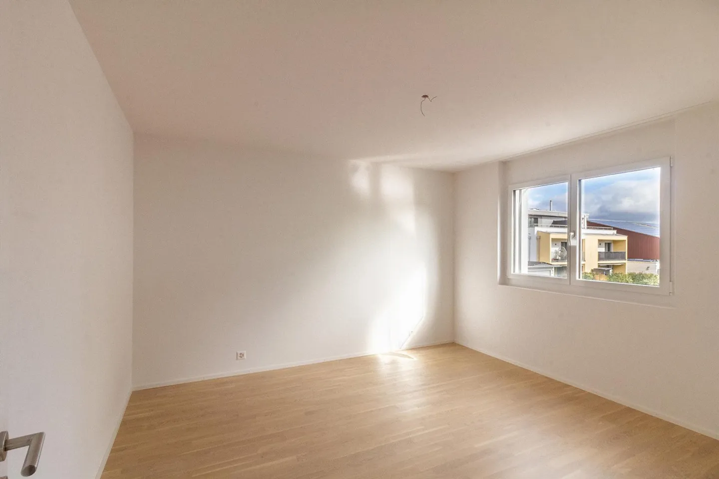 Appartamento moderno e luminoso di 3½ locali in una posizione tranquilla - Foto 8 di 13