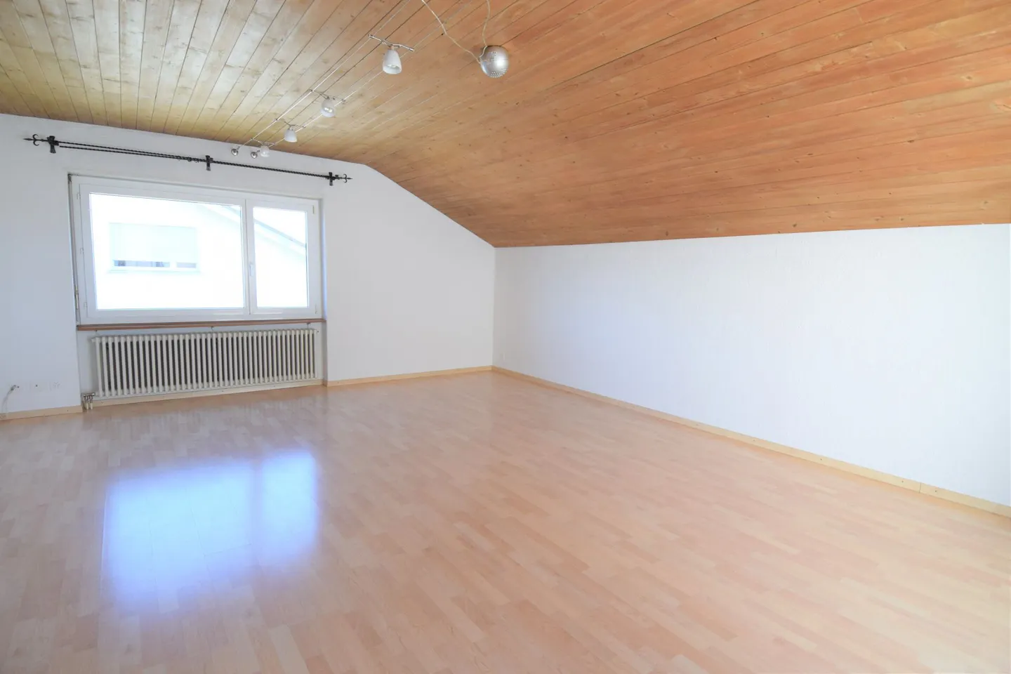 Appartement sous les combles de 3,5 pièces à Alchenflüh - Photo 5 sur 7