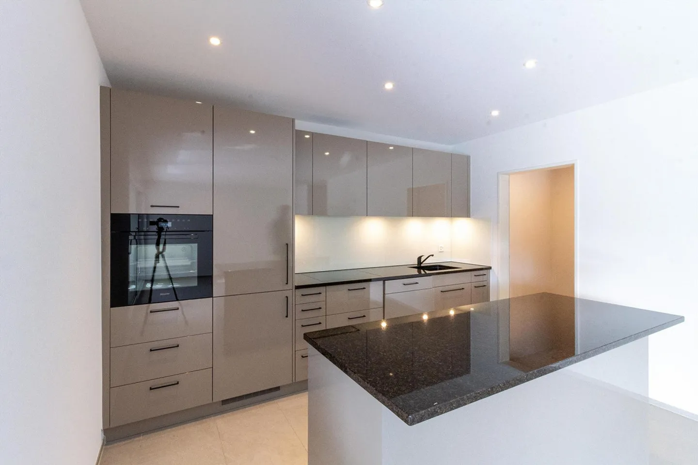 Appartamento moderno e luminoso di 3½ locali in una posizione tranquilla - Foto 1 di 13