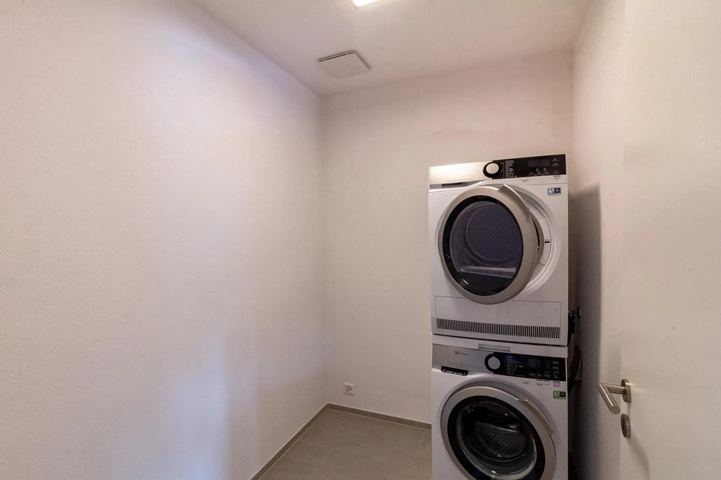 Appartamento moderno e luminoso di 3½ locali in una posizione tranquilla - Foto 10 di 13