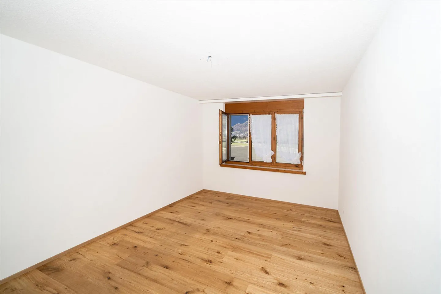 Frisch renovierte 2.5-Zimmer-Wohnung in Igis – sonnig und ruhig - Foto 4 von 11