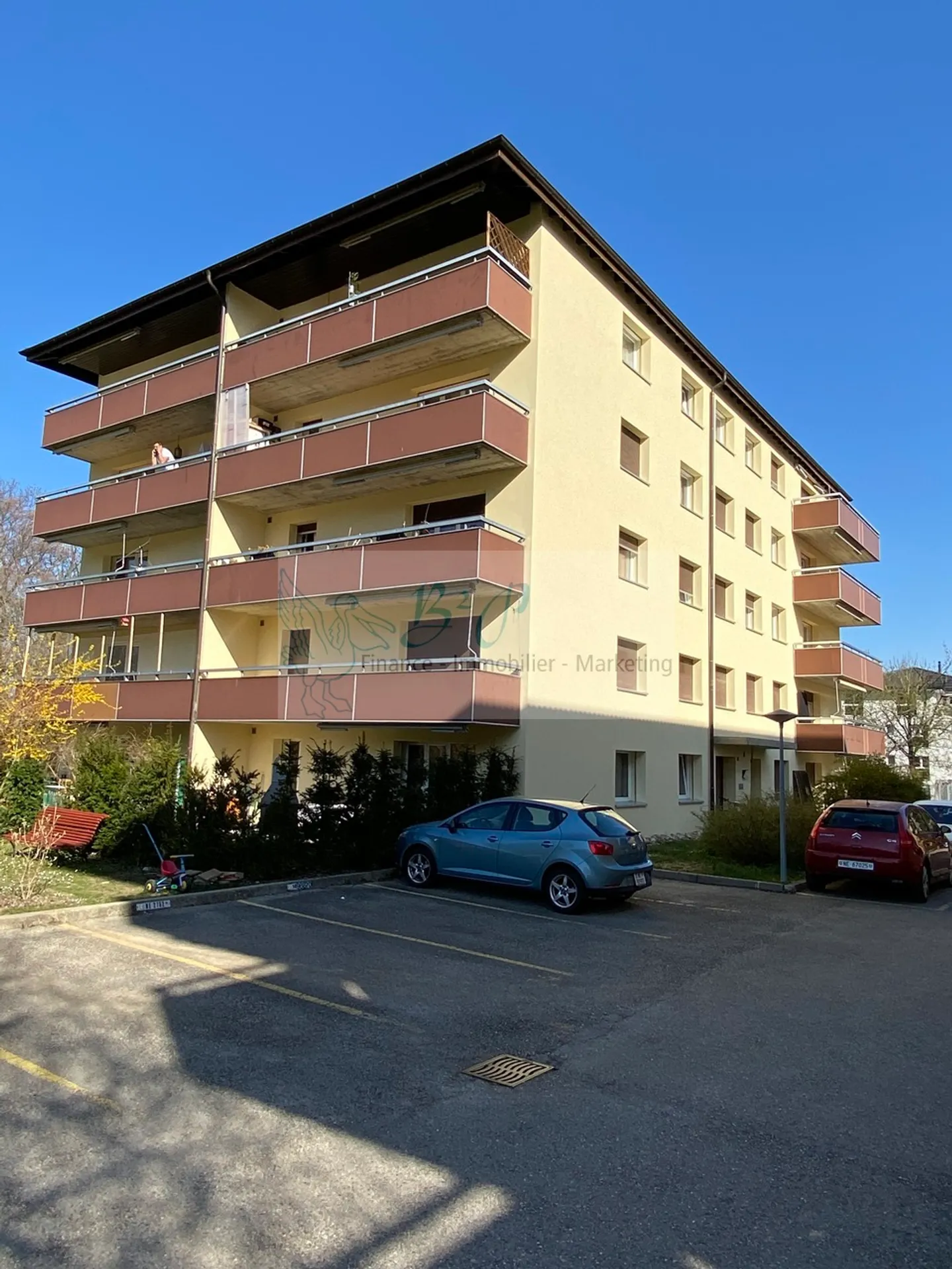 Appartamento spazioso con balcone - Foto 2 di 11