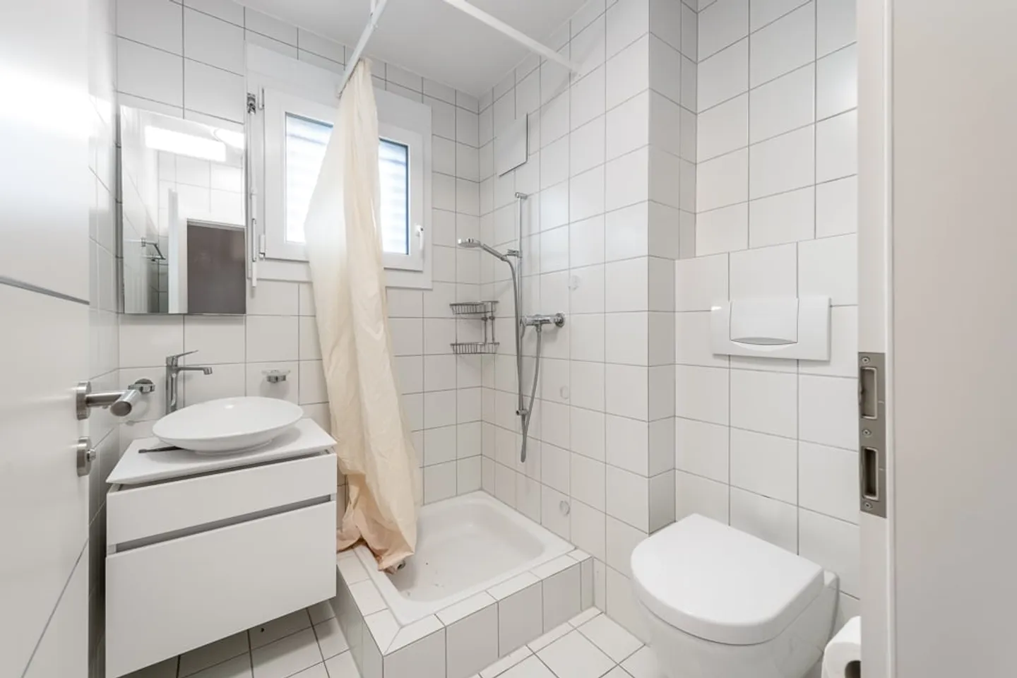 Central, Élégant, Unique - Bijou Résidentiel de 6,5 Pièces - Photo 4 sur 8