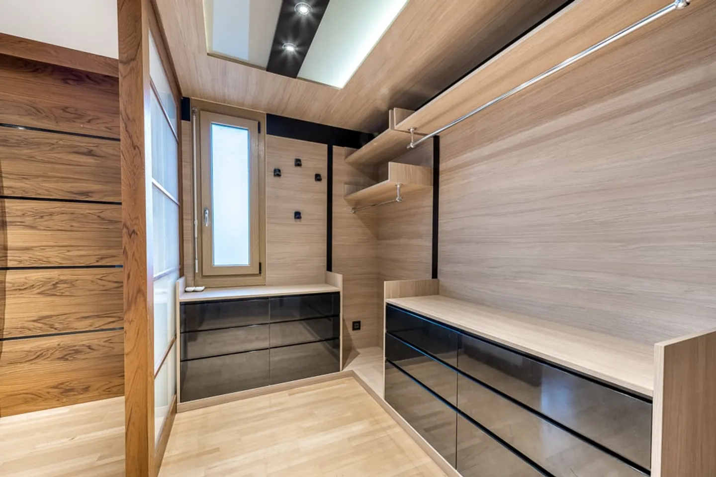 Central, Élégant, Unique - Bijou Résidentiel de 6,5 Pièces - Photo 6 sur 8