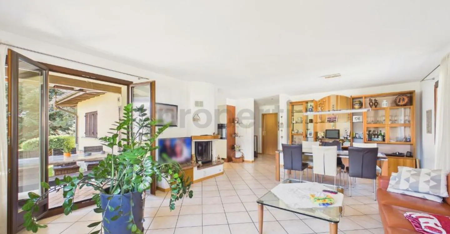 Elegant 5.5-room villa with large flat garden in Piotta - Photo 4 of 11