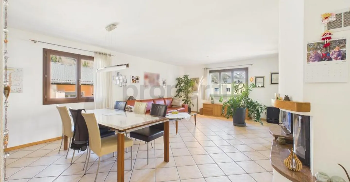 Elegant 5.5-room villa with large flat garden in Piotta - Photo 2 of 11
