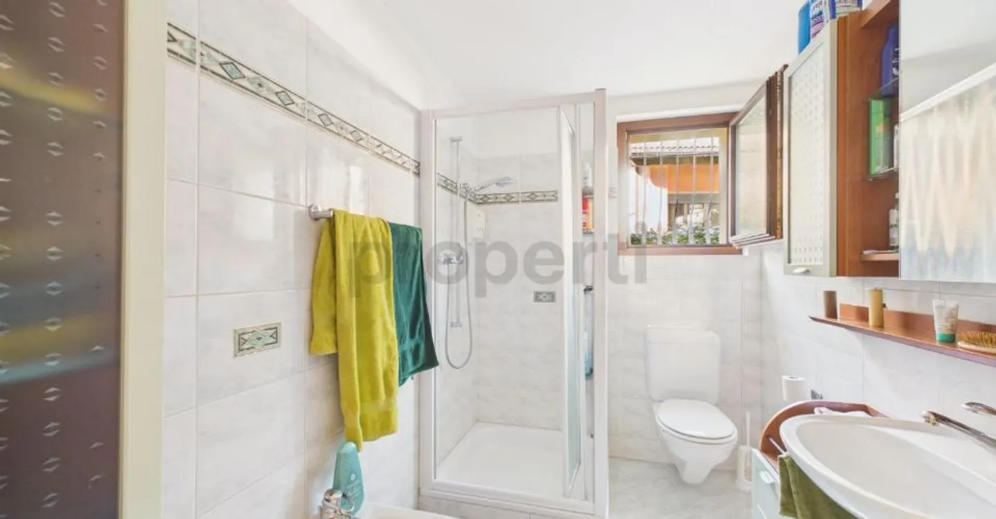 Elegant 5.5-room villa with large flat garden in Piotta - Photo 8 of 11