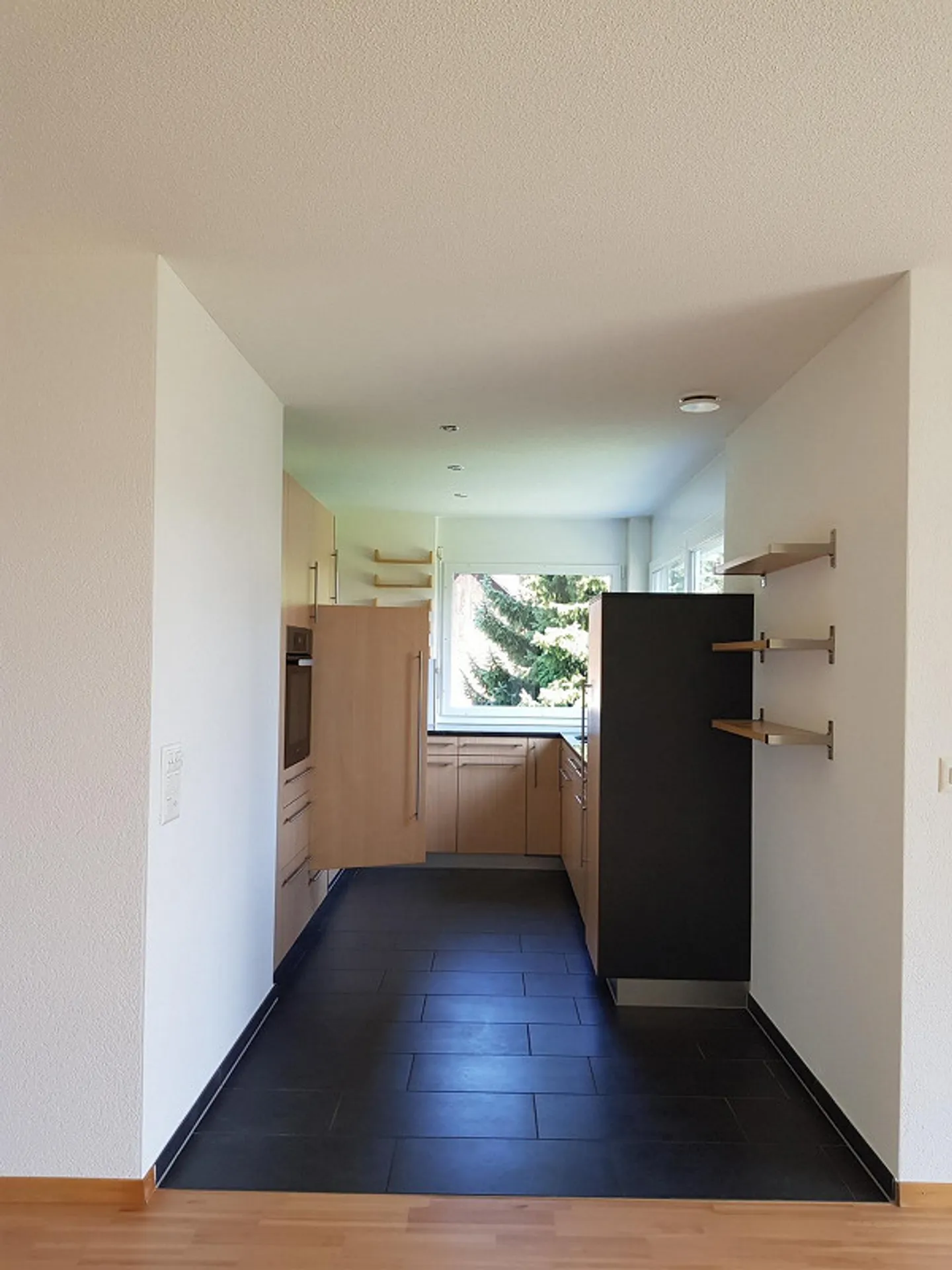 3.5 Room Apartment in Central Location - Photo 2 of 10