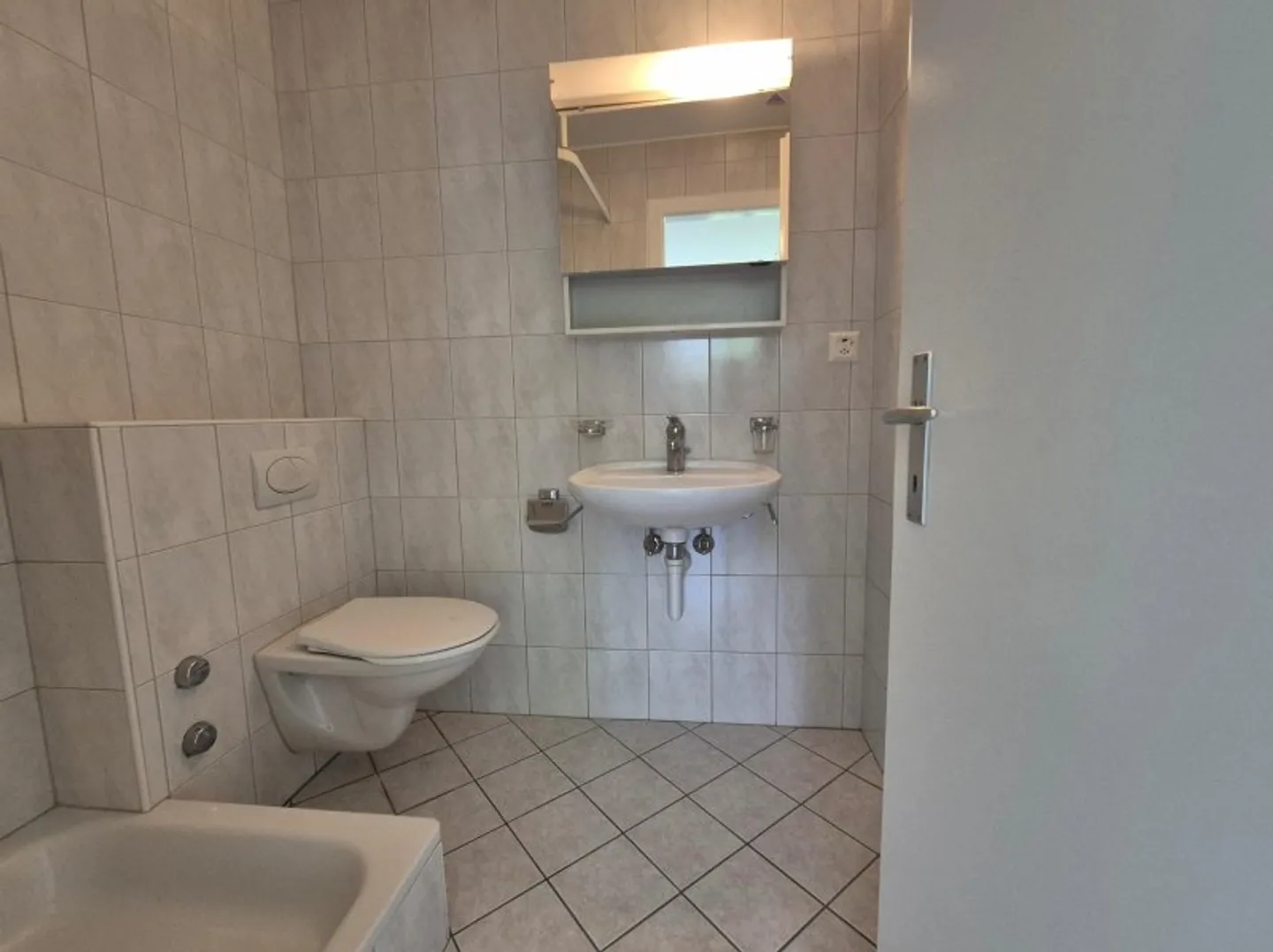 00128 - Appartamento 4 Camere - Rouges-Terres 33 A - HAUTERIVE - Foto 6 di 7