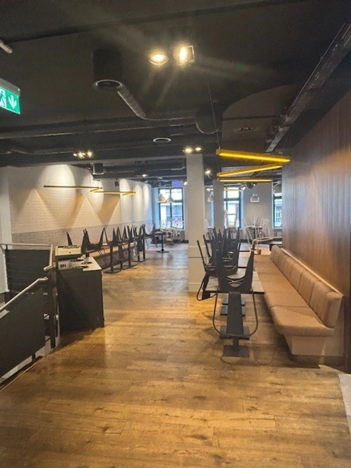 Restaurant for rent in a central location near Schifflände - Photo 2 of 12