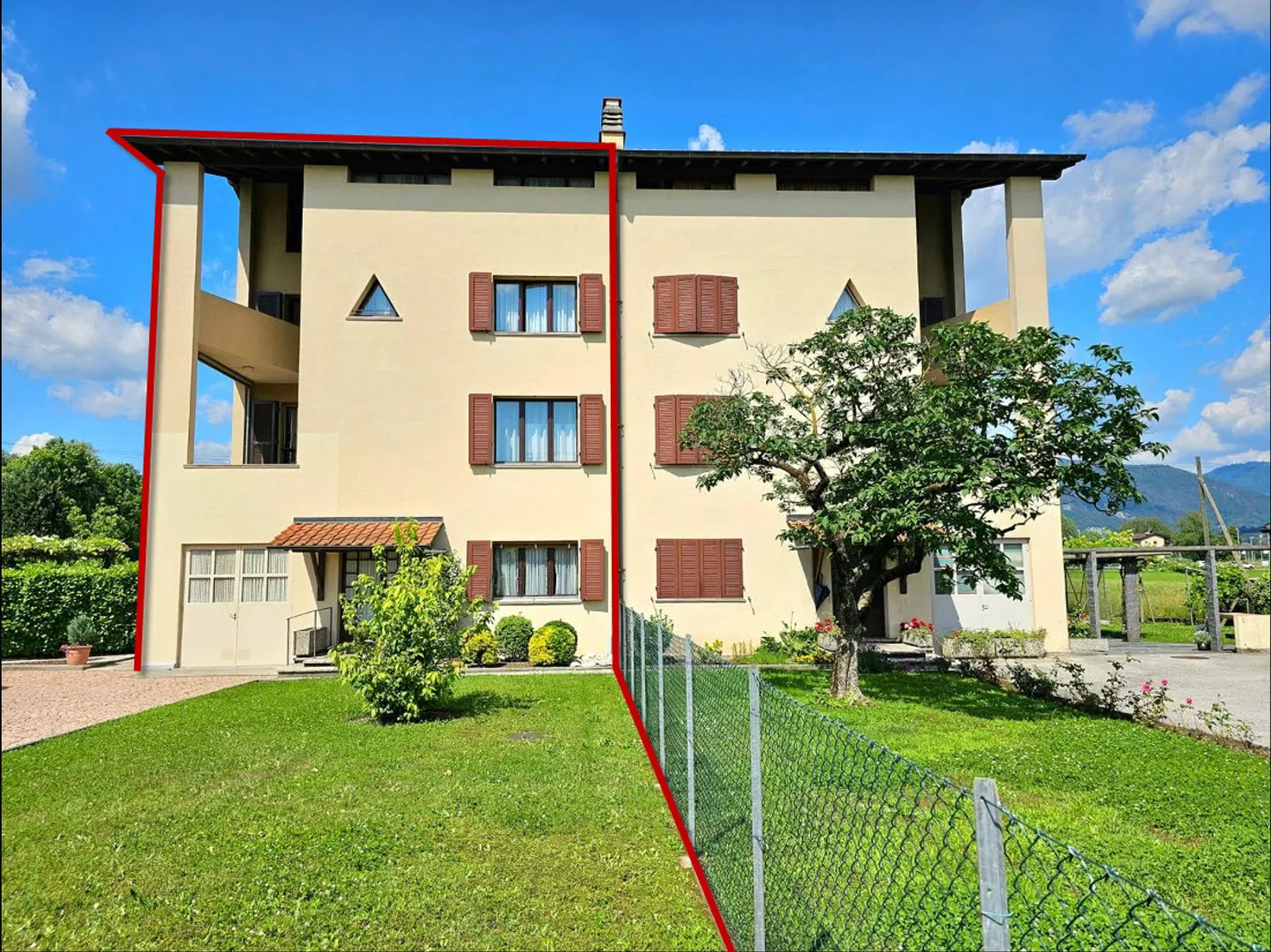 Maison individuelle confortable avec grand jardin et indices de construction importants à Stabio - Photo 2 sur 17