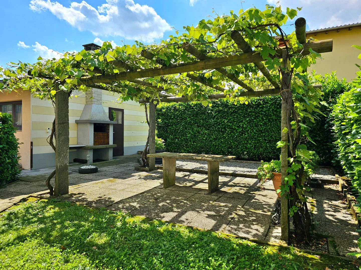 Maison individuelle confortable avec grand jardin et indices de construction importants à Stabio - Photo 3 sur 17