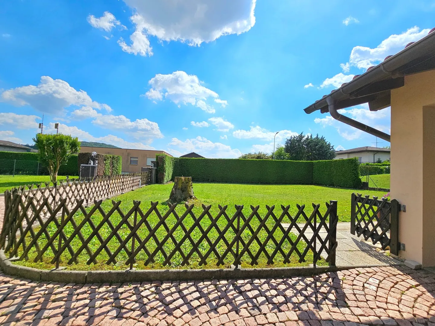 Maison individuelle confortable avec grand jardin et indices de construction importants à Stabio - Photo 4 sur 17