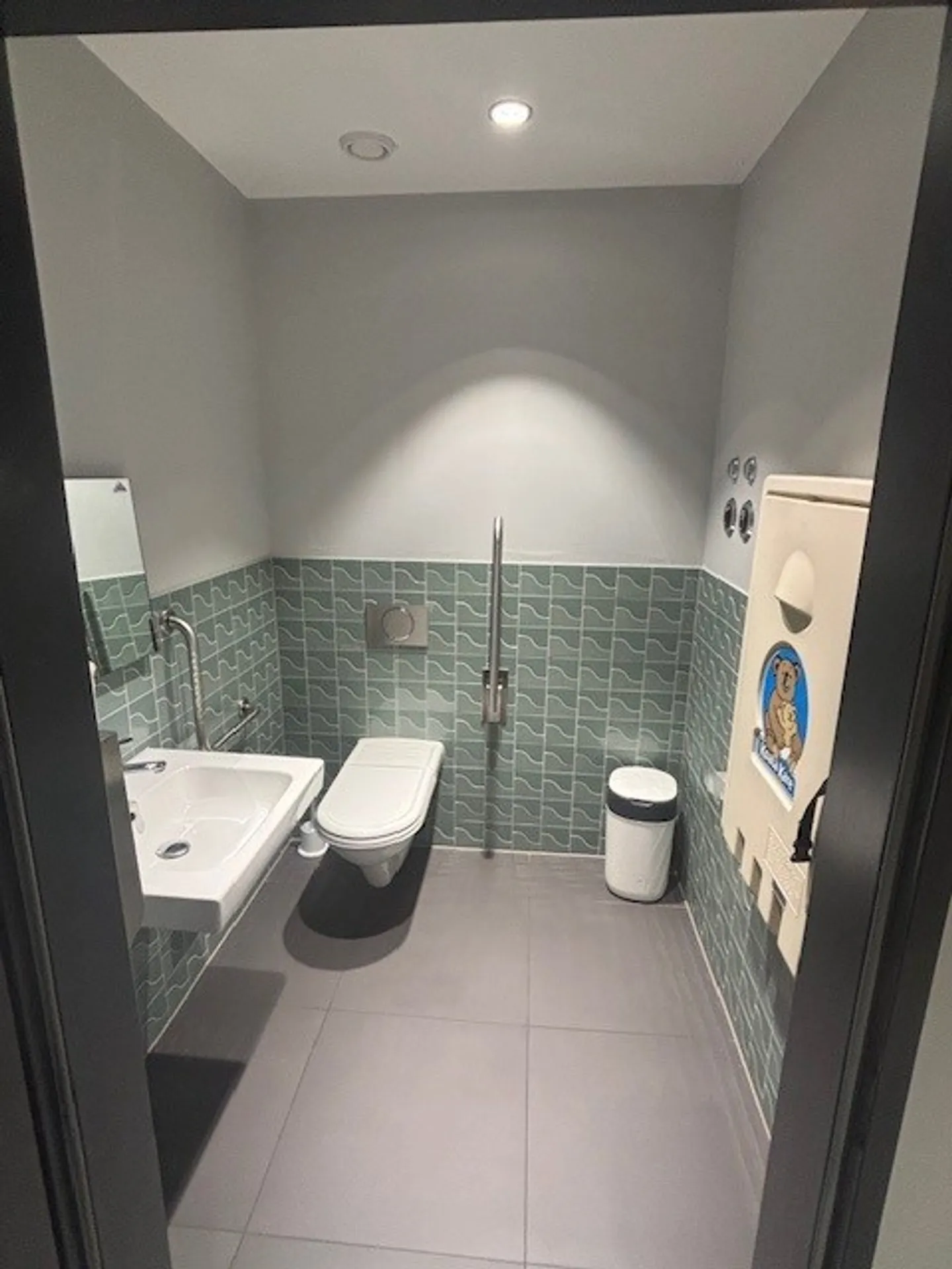 Restaurant for rent in a central location near Schifflände - Photo 8 of 12