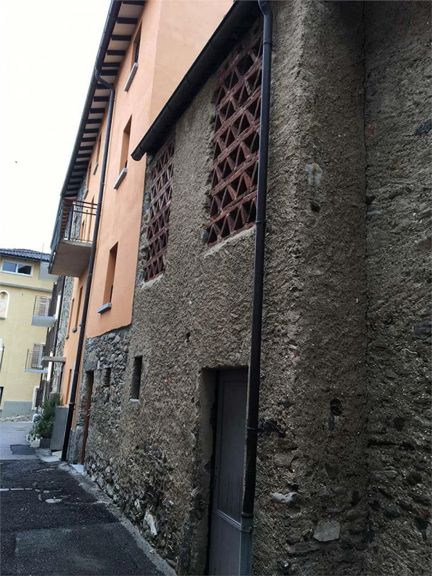 Property for Renovation in Dino - Photo 1 of 6