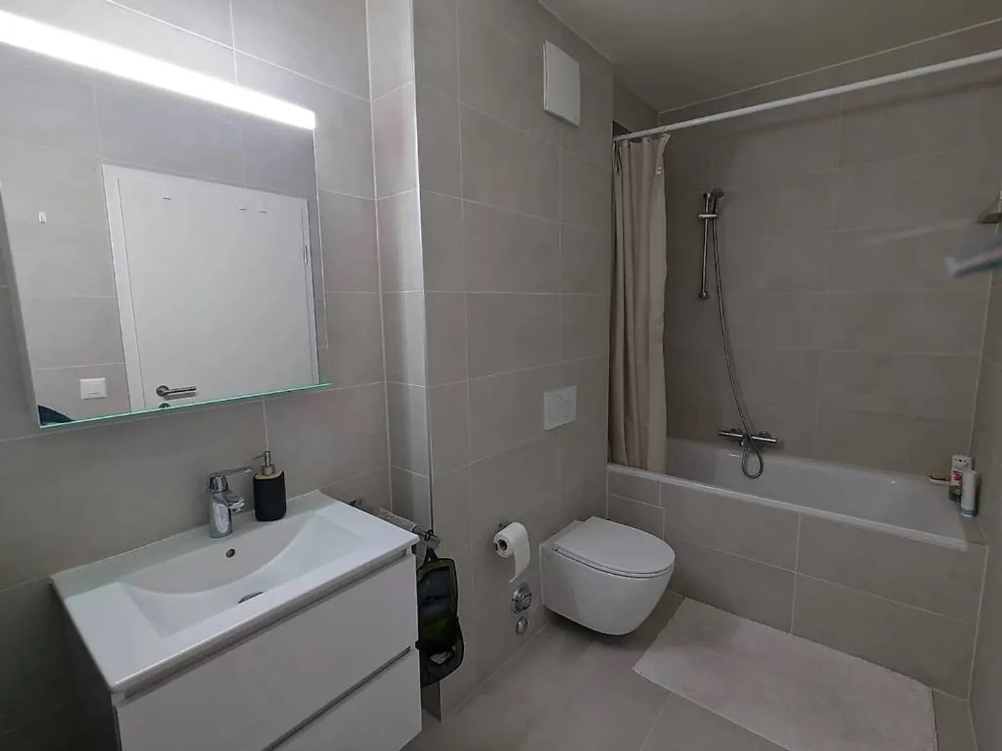 GRAND-LANCY - Appartement 3 pièces de +/- 60 m² avec Terrasse 16 m² - Foto 4 di 6