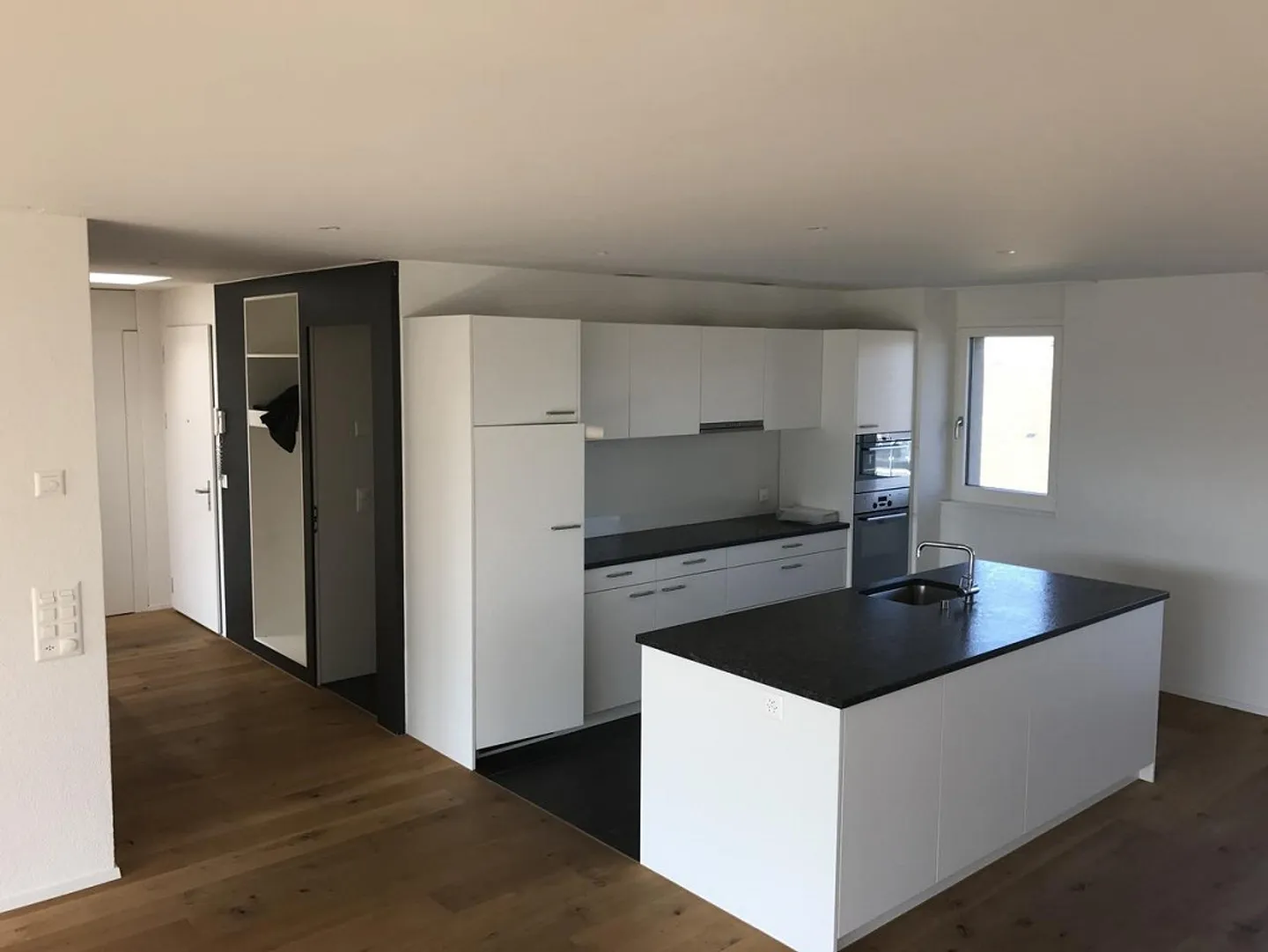 Moderne 4.5-Zimmer-Wohnung in der Überbauung Hohburg in Belp - Photo 1 sur 7