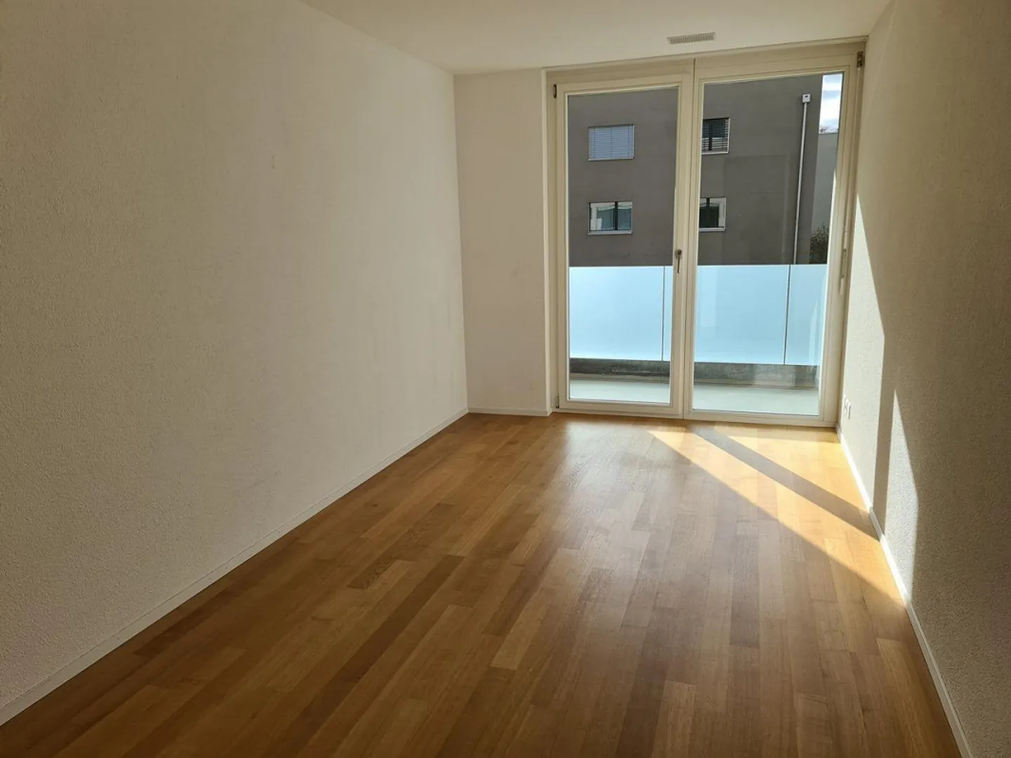 Moderne 4.5-Zimmer-Wohnung in der Überbauung Hohburg in Belp - Photo 2 sur 7