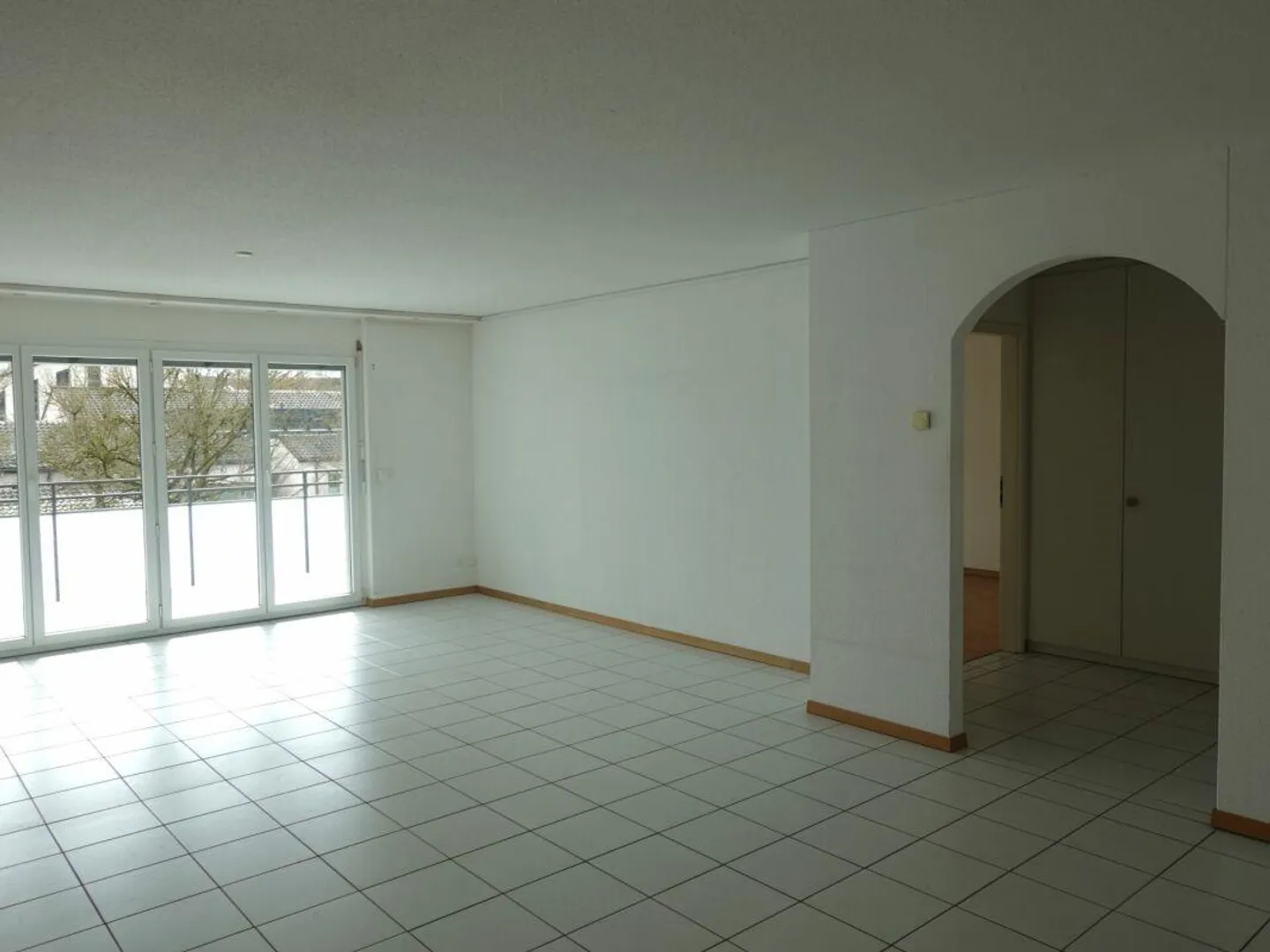 Exclusive 3.5-room condominium with large balcony in a popular location in Wiesendangen - Photo 2 of 5